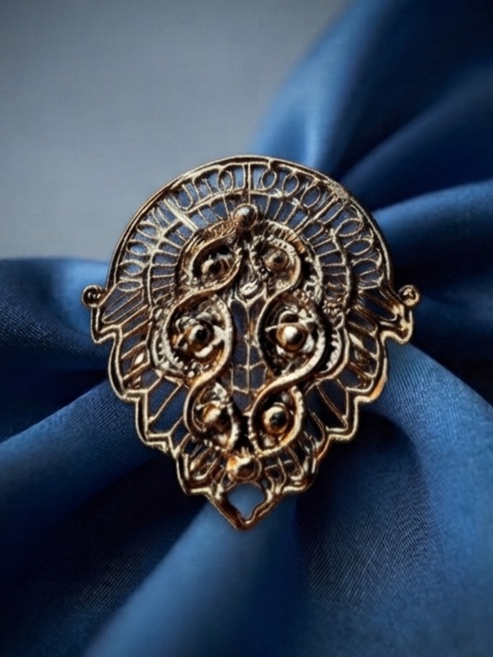 Vintage Ornate Filigree Gold-Tone Scarf Ring Clip